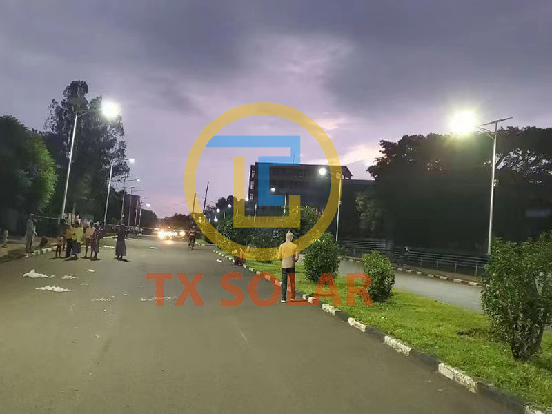 Ethiopia 8m100w solar street lamp (1)