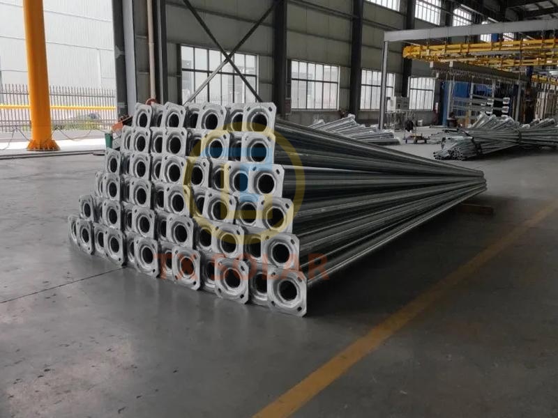 Should solar street poles be cold-galvanized or hot-galvanized?