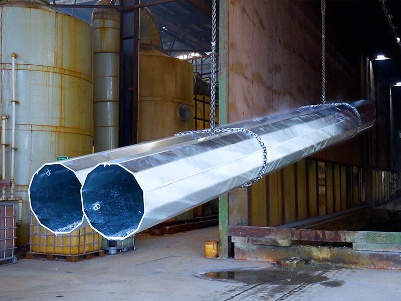 What is the difference between cold galvanizing and hot galvanizing of solar street lamp poles?