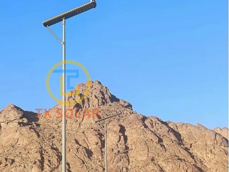 How to control photovoltaic street lights？