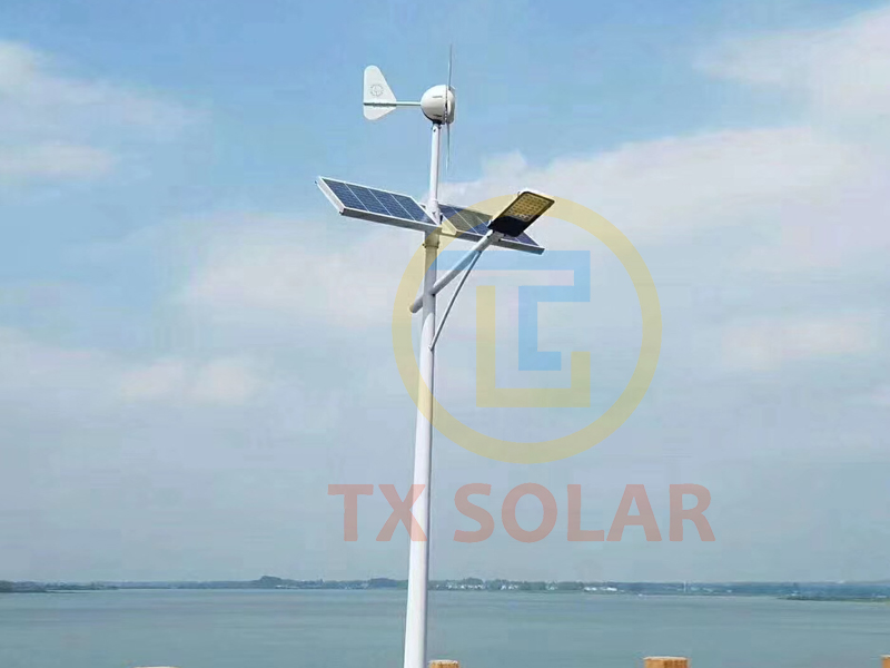 Cleaning method of solar street lamp