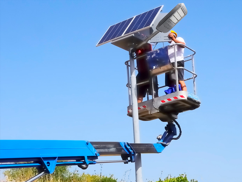 How to solve the waterproof problem of solar street lamps?