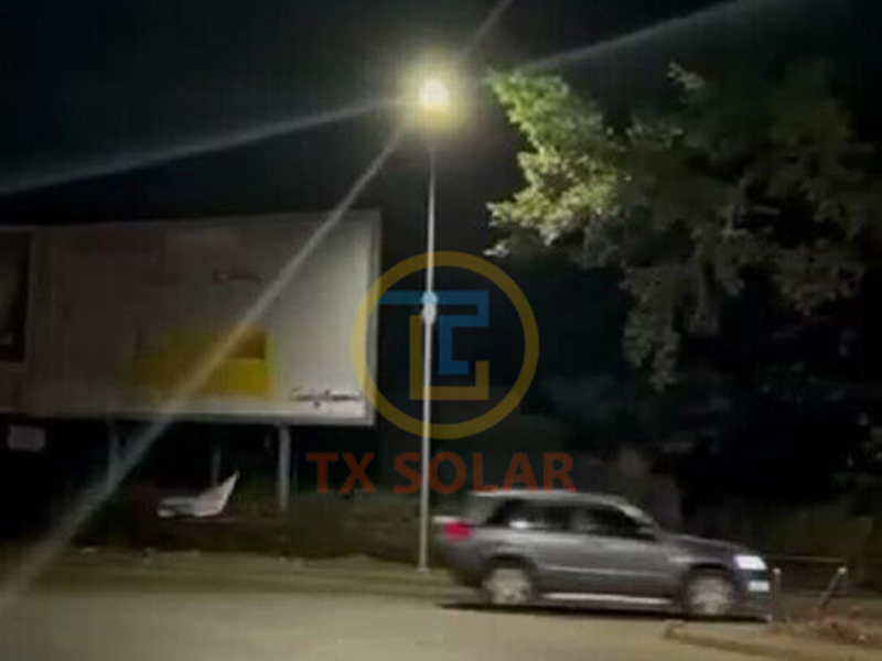 Tanzania 8m60w solar street lamp (1)