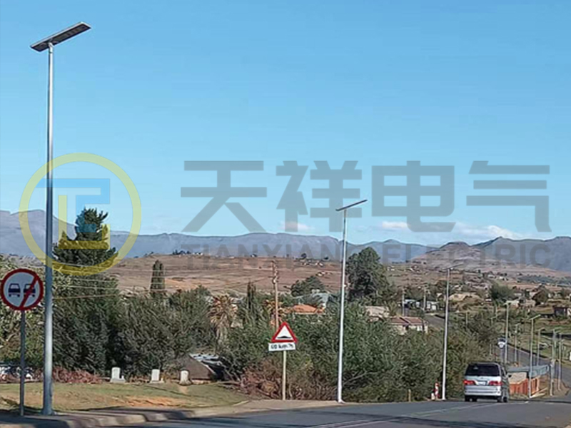 What is the difference between all in one solar street lights and normal street lights?